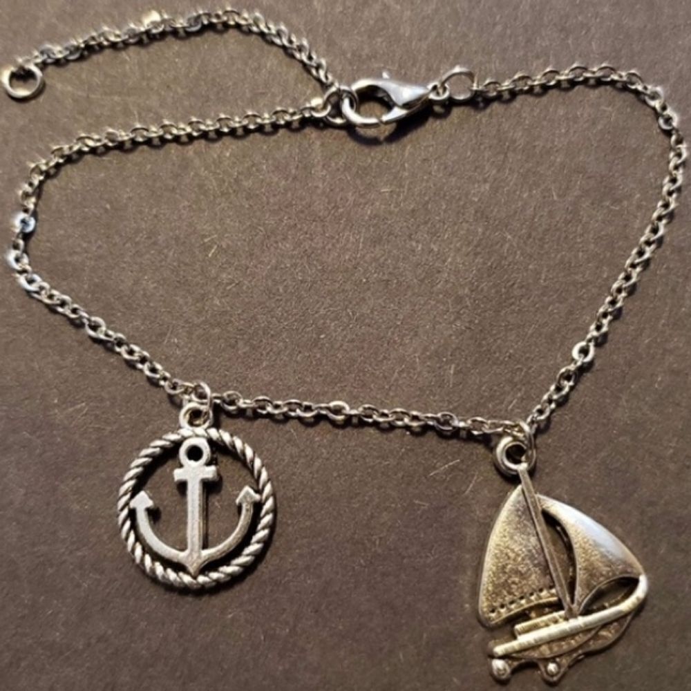📷🔺️NWT Silver Plated Nautical Charm Bracelet